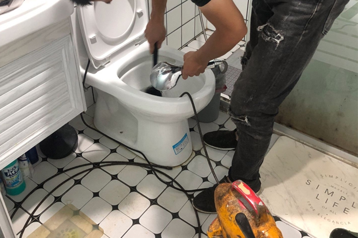 新政镇疏通下水道