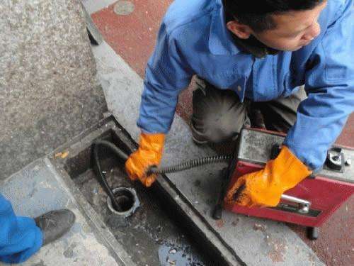 新政镇疏通下水道