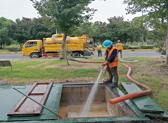 新政镇化油池清理